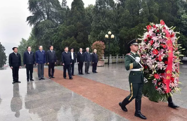 【重磅】習近平考察安徽金寨光伏扶貧項目 【重磅】習近平考察安徽金寨光伏扶貧項目