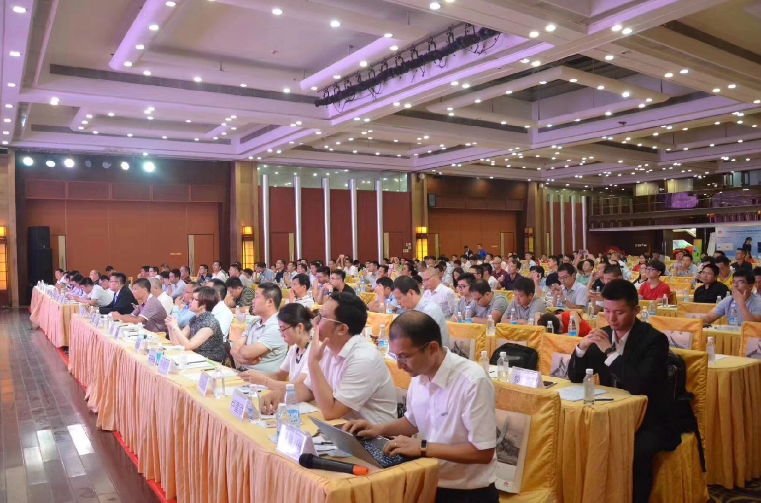 廣東省分布式及戶用智能光伏經(jīng)驗(yàn)分享會(huì) 廣東省分布式及戶用智能光伏經(jīng)驗(yàn)分享會(huì)